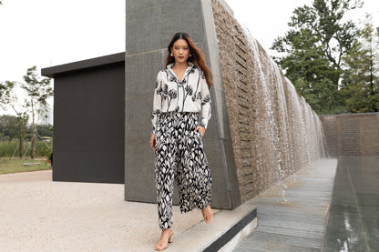 Alexa Girl Boss Shirt in MonoKhroma